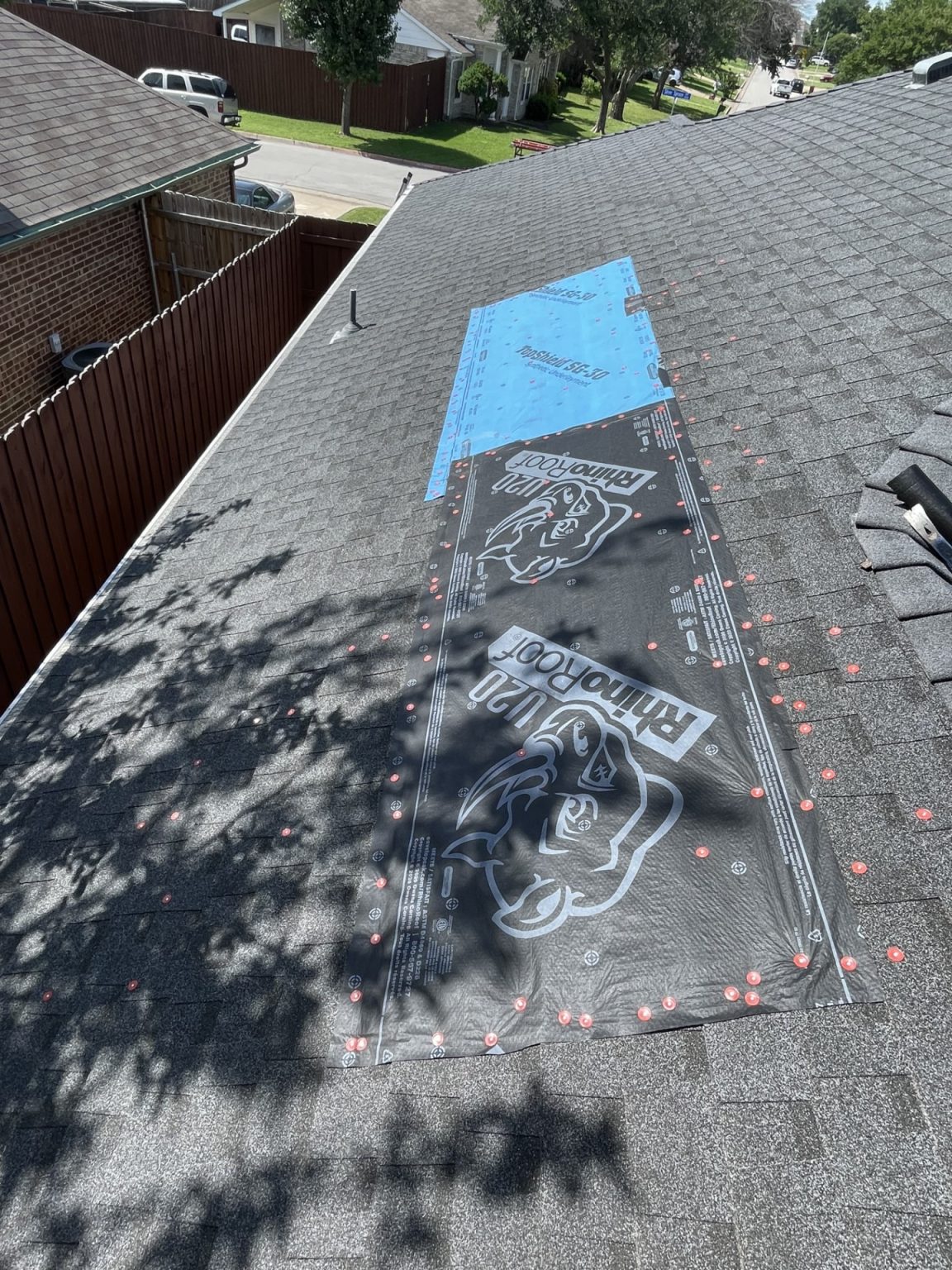 Roof Tarping & Board-up Services | Emergency Tarping in DFW | SCR Inc. 